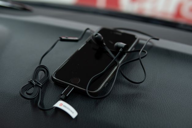Swissten Earbuds Dynamic YS500 elegant thumb