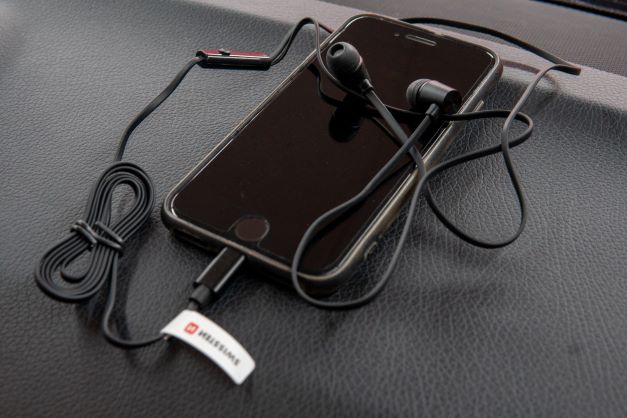Swissten Earbuds Dynamic YS500 elegant thumb