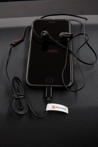 Swissten Earbuds Dynamic YS500 elegant thumb