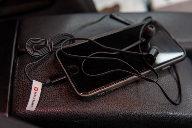 Swissten Earbuds Dynamic YS500 elegant thumb