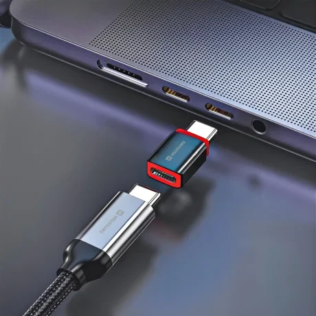 ADAPTOR DE ÎNCĂRCARE SWISSTEN DataGUARD CU BLOCAREA DATELOR USB-C (mascul) / USB-C (femelă) NEGRU