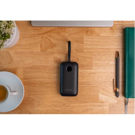 Baterie externă SWISSTEN VOLTBOX 35W 10000 mAh cu cabluri încorporate USB-C și Lightning, neagră