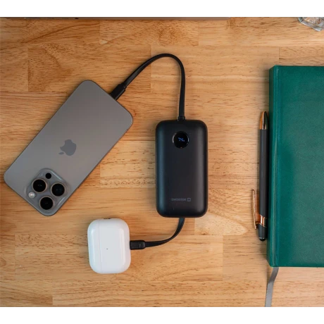 Baterie externă SWISSTEN VOLTBOX 35W 10000 mAh cu cabluri încorporate USB-C și Lightning, neagră