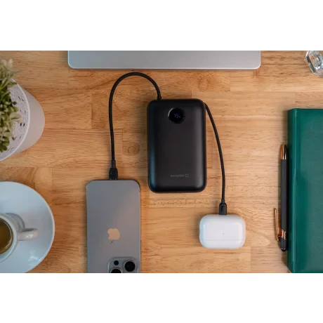 Baterie externă SWISSTEN VOLTBOX 35W 30000 mAh cu cabluri încorporate USB-C și Lightning, neagră