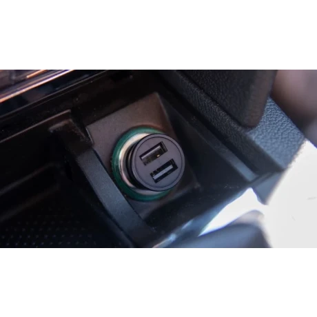 Încărcător auto Swissten cu 2x USB 4.8A, negru metalic