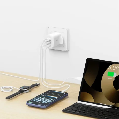 Încărcător de călătorie SWISSTEN EDGE GaN 2x USB-C PD 65W + 1x USB-A 18W QC, pentru priză UK, alb