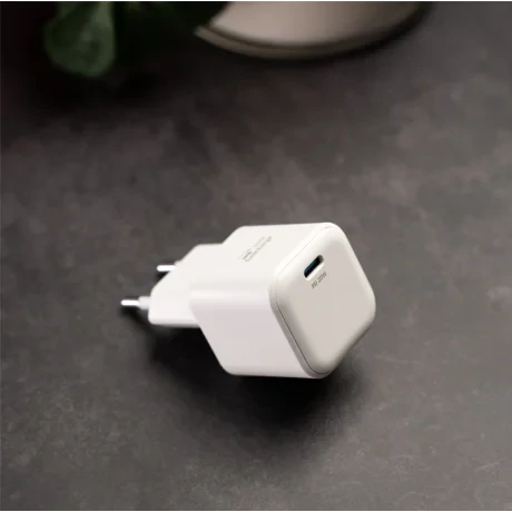 Încărcător de călătorie SWISSTEN GaN 1x USB-C 20W Alimentare Alb + Cablu de date USB-C/USB-C 1.2 M Alb
