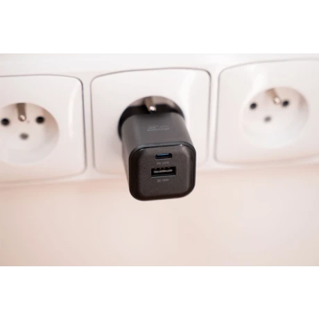 Încărcător de călătorie SWISSTEN GaN 1x USB-C 20W PD + 1x USB-A 18W QC NEGRU