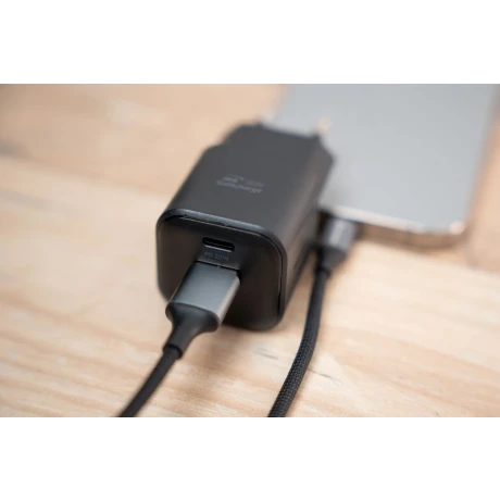 Încărcător de călătorie SWISSTEN GaN 1x USB-C 20W PD + 1x USB-A 18W QC NEGRU