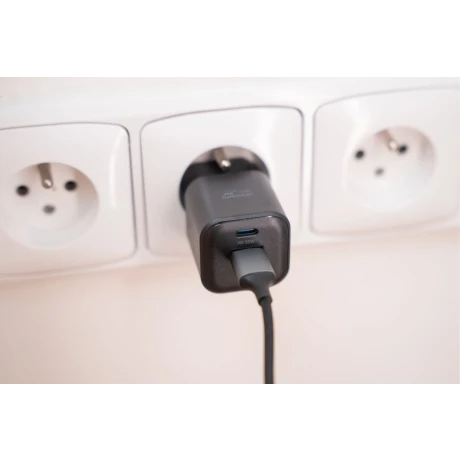Încărcător de călătorie SWISSTEN GaN 1x USB-C 20W PD + 1x USB-A 18W QC NEGRU