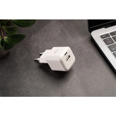 Încărcător de călătorie SWISSTEN GaN 1x USB-C 20W PD și 1x USB-A 18W QC ALB