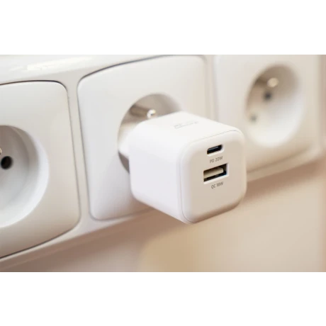 Încărcător de călătorie SWISSTEN GaN 1x USB-C 20W PD și 1x USB-A 18W QC ALB