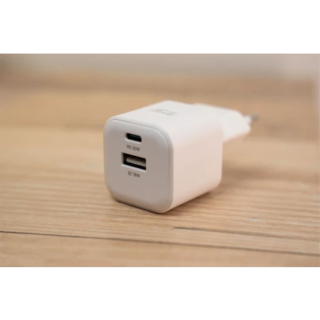Încărcător de călătorie SWISSTEN GaN 1x USB-C 20W PD și 1x USB-A 18W QC ALB