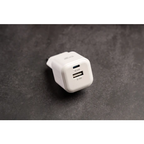 Încărcător de călătorie SWISSTEN GaN 1x USB-C 20W PD și 1x USB-A 18W QC ALB