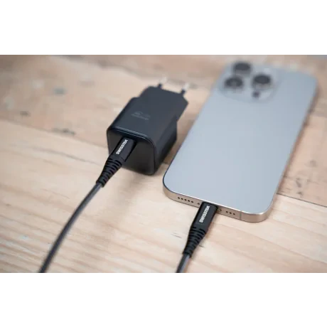 Încărcător de călătorie SWISSTEN GaN 1x USB-C 35W Alimentare Negru + Cablu de date USB-C/LIGHTNING 1.2M Negru