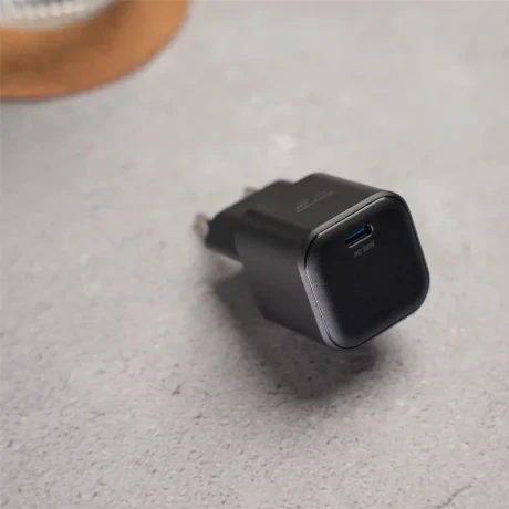 Încărcător de călătorie SWISSTEN GaN 1x USB-C 35W Alimentare Negru + Cablu de date USB-C/USB-C 1.2 M Negru