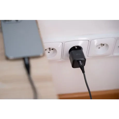 Încărcător de călătorie SWISSTEN GaN 1x USB-C 35W Alimentare Negru + Cablu de date USB-C/USB-C 1.2 M Negru