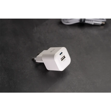 Încărcător de călătorie SWISSTEN GaN 1x USB-C 35W PD + 1x USB-A 27W QC ALB