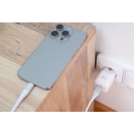 Încărcător de călătorie SWISSTEN GaN 1x USB-C 35W PD + 1x USB-A 27W QC ALB