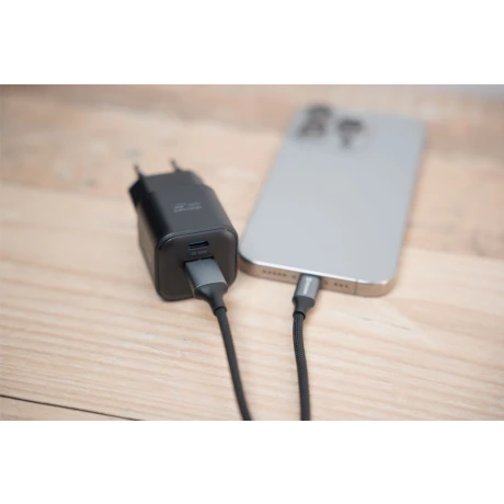 Încărcător de călătorie SWISSTEN GaN 1x USB-C 35W PD + 1x USB-A 27W QC NEGRU