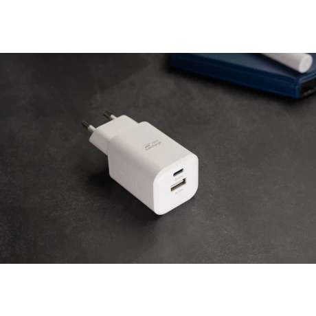 Încărcător de călătorie SWISSTEN GaN 1x USB-C 45W PD + 1x USB-A 18W QC ALB