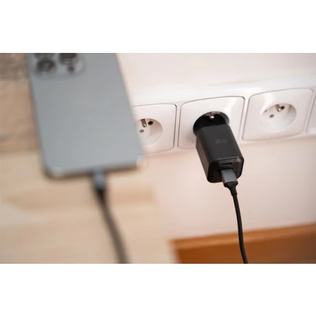 Încărcător de călătorie SWISSTEN GaN 1x USB-C 45W PD + 1x USB-A 18W QC NEGRU