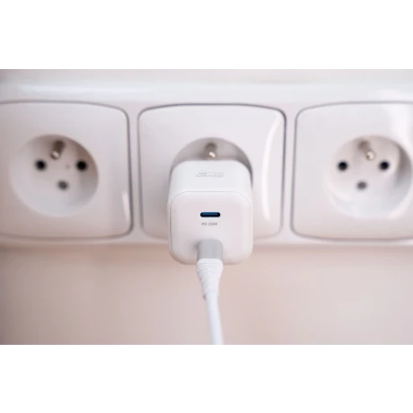 Încărcător de călătorie SWISSTEN GaN 2x USB-C 20W, putere de alimentare, alb