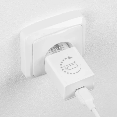 AMBALAJ: Încărcător de călătorie ME USB-A 10W Alb
