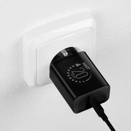 AMBALAJ: Încărcător de călătorie ME USB-C 20W Negru
